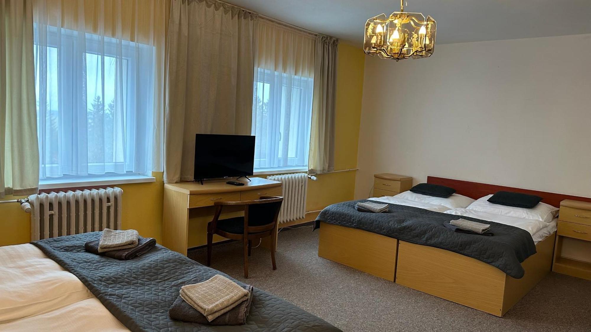 Hotel Pod Vlekem Loučná pod Klínovcem Kültér fotó