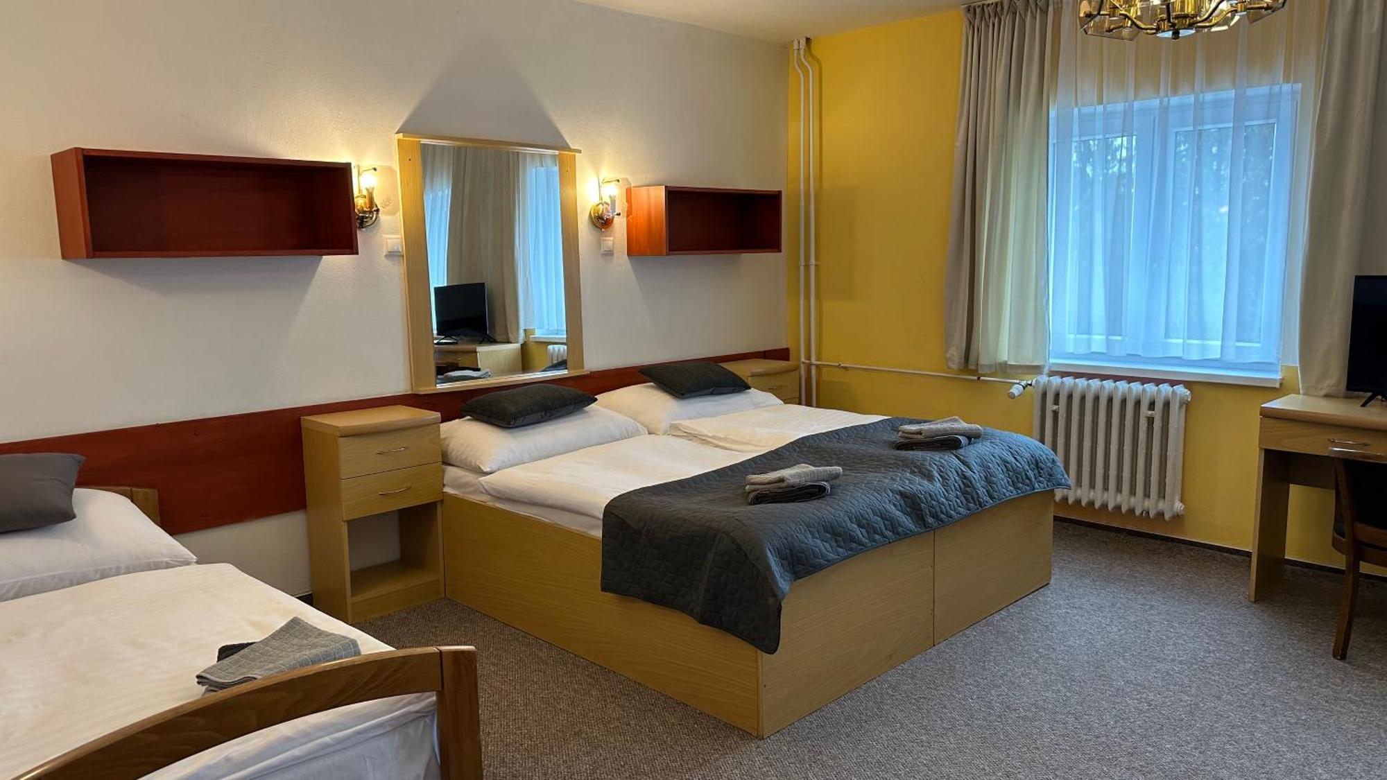Hotel Pod Vlekem Loučná pod Klínovcem Kültér fotó